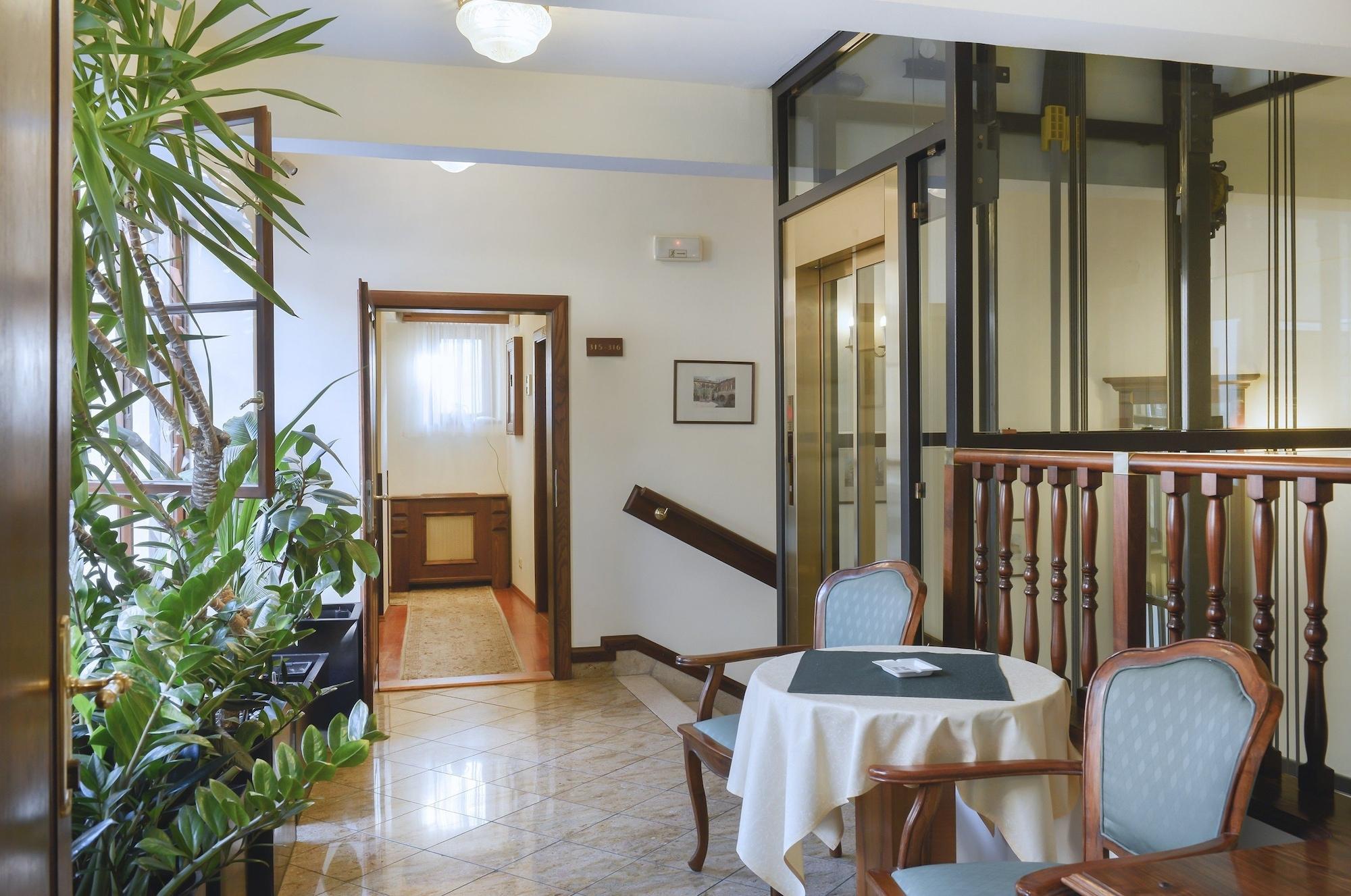 Grand Hotel Praha Екстериор снимка